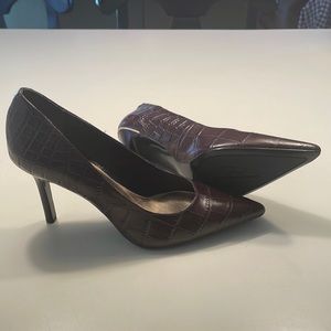 Brown pumps.  NEW. NEVER WORN